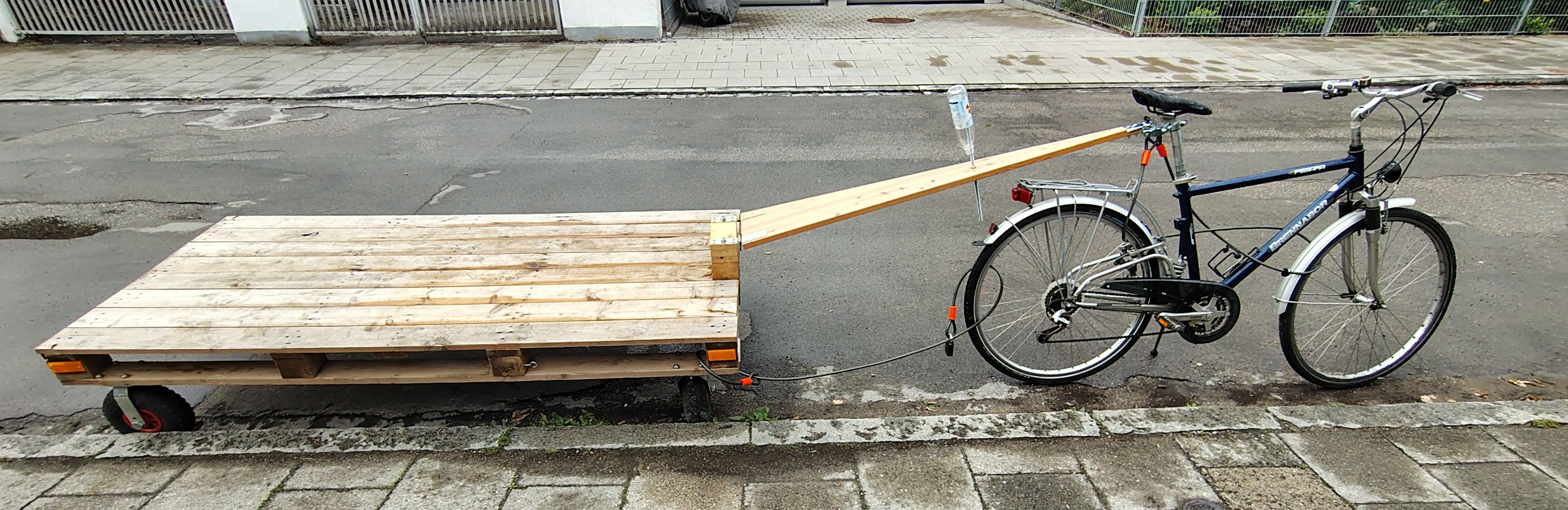 Anhänger mit Zugfahrrad